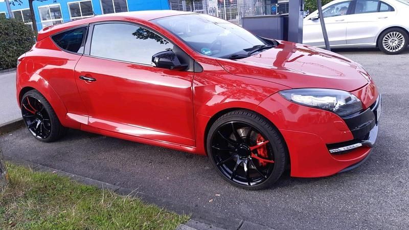 Rot Gebraucht 2012 Renault Mégane III R.S. Coupé | 14.125 € - Bild 1/4