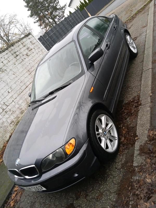 Grau Gebraucht 2002 BMW 316 Limousine | 2.950 € - Bild 1/4