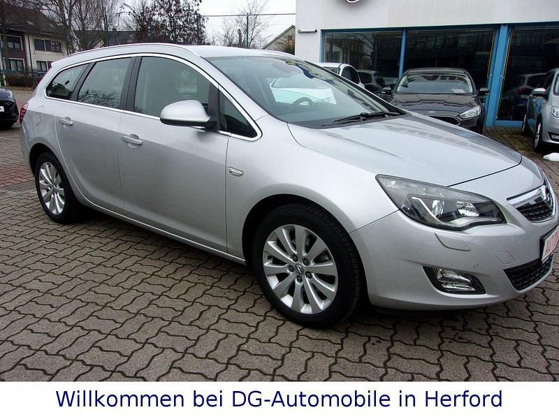 Gebraucht Opel Astra Innovation 179 PS (131 kW) 2011 Silber Kombi