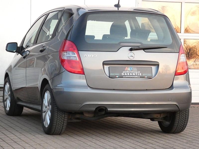 Gebraucht Mercedes A180 116 PS (85 kW) 2011 Grau Kleinwagen