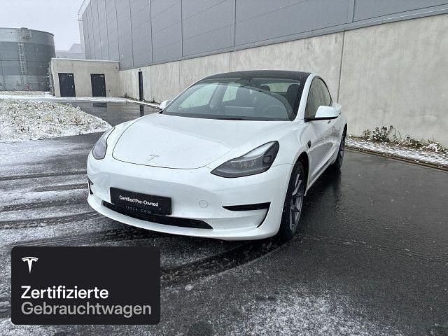 Weiß Gebraucht 2021 Tesla Model 3 RWD Limousine | 25.700 € (Fairer Preis) - Bild 1/4