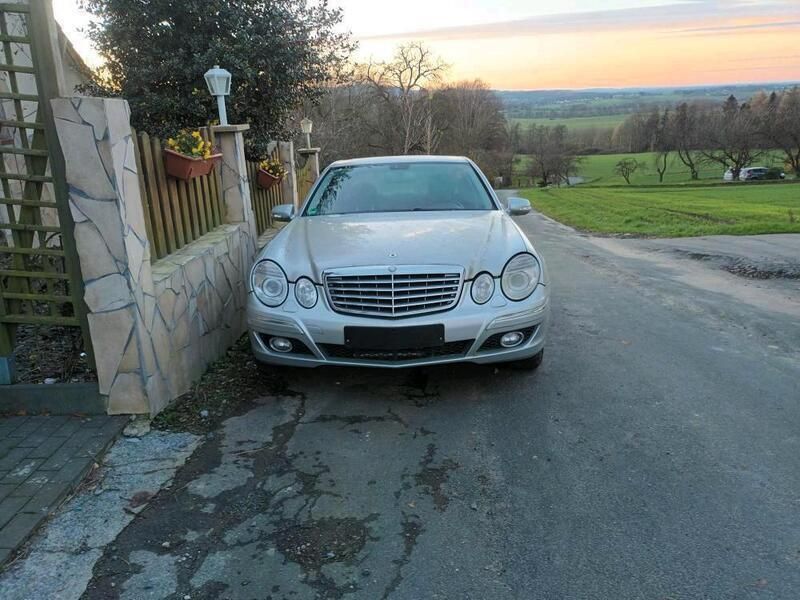 Silber Gebraucht 2006 Mercedes E350 Limousine | 5.999 € (Guter Preis) - Bild 1/4