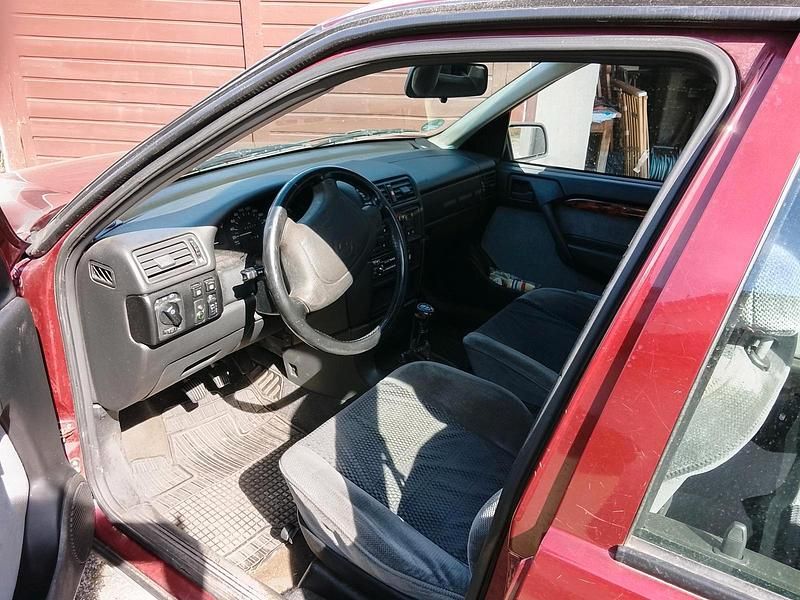 Brugt Opel Vectra 90 HK (66 kW) 1994 Rød Sedan