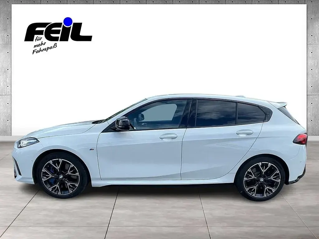 Gebraucht BMW M135 Performance 300 PS (220 kW) 2025 Alpinweiss iii Kleinwagen