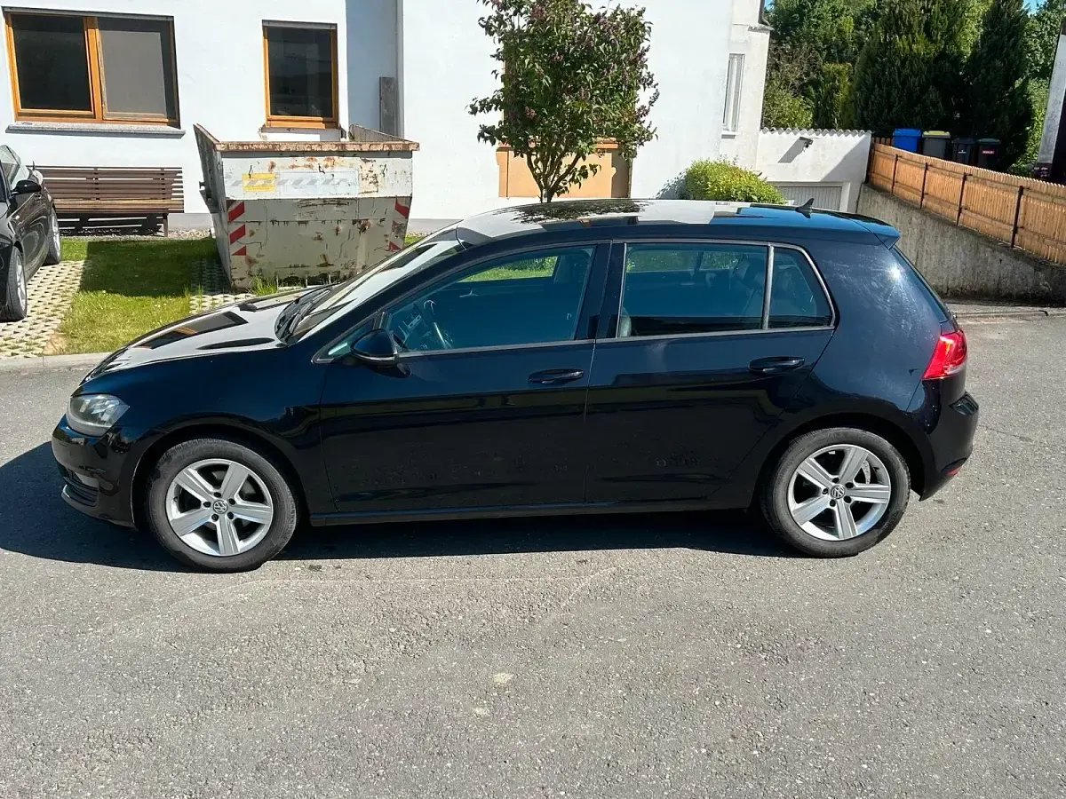 Gebraucht VW Golf VII Comfortline 110 PS (80 kW) 2017 Schwarz Limousine