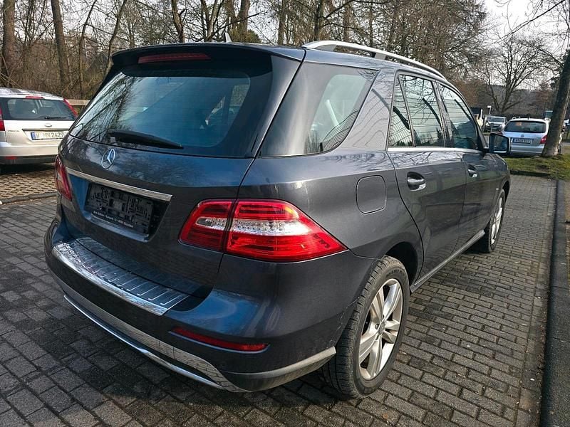 Gebraucht Mercedes ML250 204 PS (150 kW) 2012 Grau SUV
