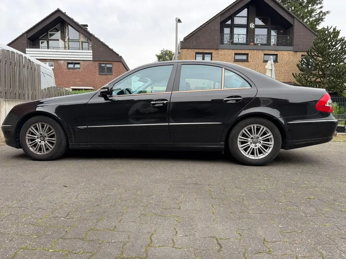 Gebraucht Mercedes E320 Avantgarde 224 PS (164 kW) 2007 Schwarz Limousine