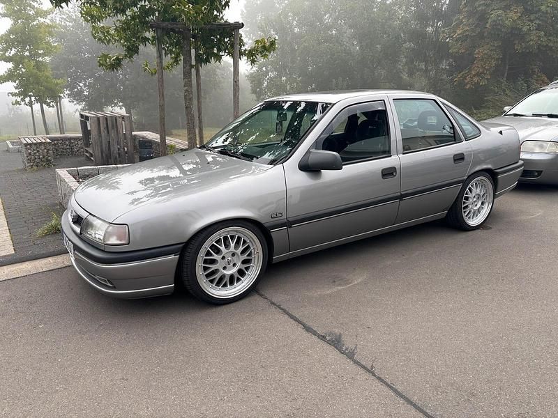 Gebraucht Opel Vectra 115 PS (84 kW) 1993 Silber Limousine