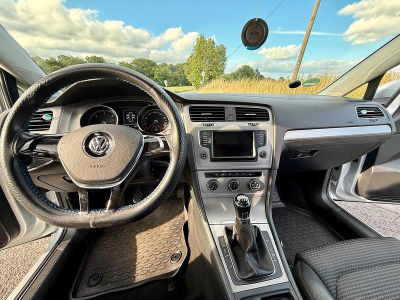 Silber Gebraucht 2015 VW Golf VII Kombi | 8.999 € (Fairer Preis) - Bild 1/4