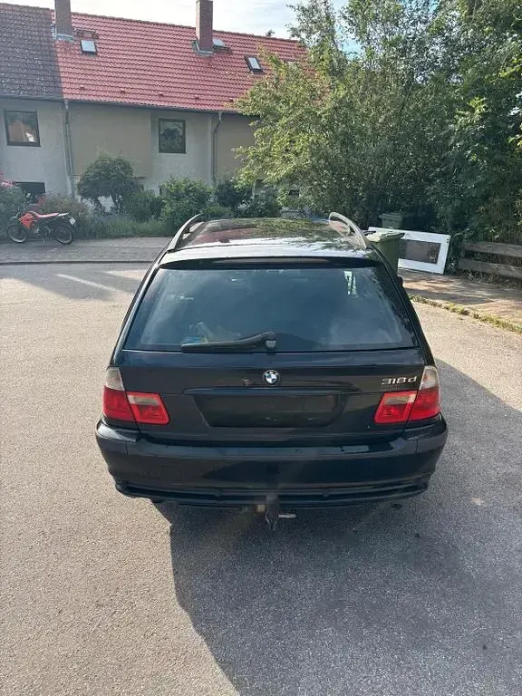 Gebraucht BMW 318 116 PS (85 kW) 2005 Schwarz Kombi