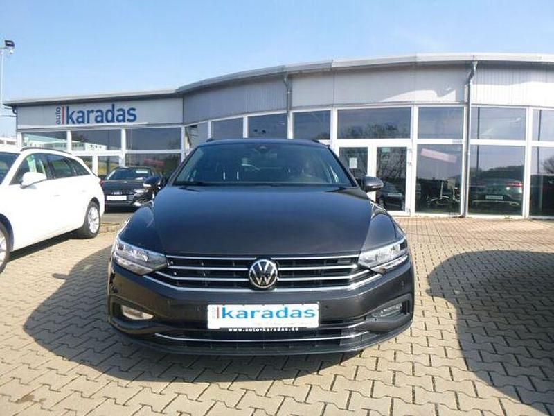 Gebraucht VW Passat 150 PS (110 kW) 2022 Grau Kombi