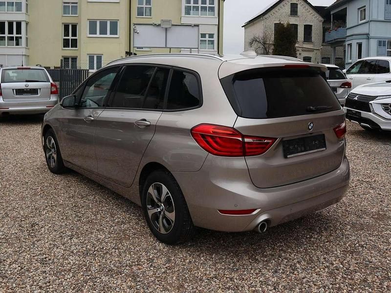 Gebraucht BMW 216 Advantage 116 PS (85 kW) 2022 Kaschmirsilber metallic Van / Kleinbus