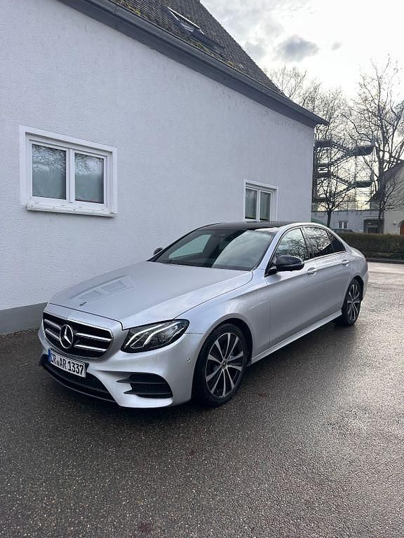 Silber Gebraucht 2019 Mercedes E200 AMG Limousine | 25.499 € (Etwas zu teuer) - Bild 1/4