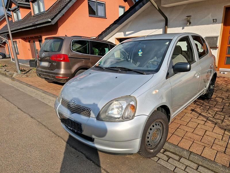 Gebraucht Toyota Yaris 75 PS (55 kW) 2002 Grau Kleinwagen
