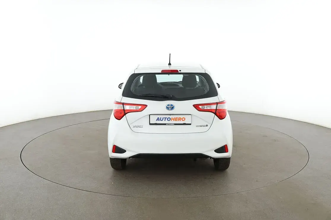 Gebraucht Toyota Yaris 61 PS (44 kW) 2018 Weiß Kleinwagen