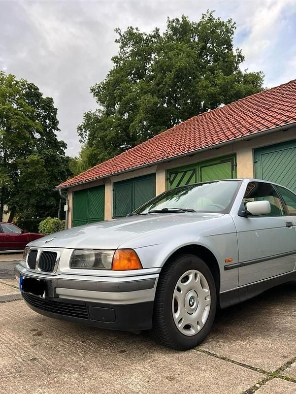 Silber Gebraucht 1997 BMW 318 Compact Kleinwagen | 2.800 € (Guter Preis) - Bild 1/4