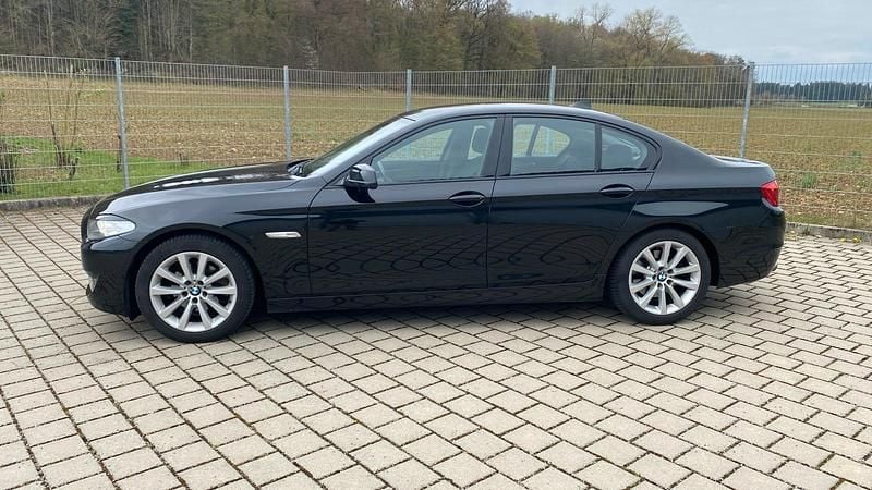 Second-hand BMW 520 Efficient Dynamics 184 CP (135 kW) 2011 Negru Berlinǎ