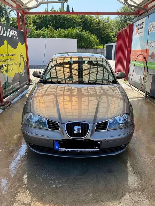 Grau Gebraucht 2003 Seat Ibiza Stella Limousine | 1.050 € (Fairer Preis) - Bild 1/4