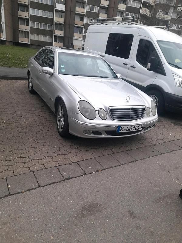 Gebraucht Mercedes E220 150 PS (110 kW) 2006 Andere farben Limousine
