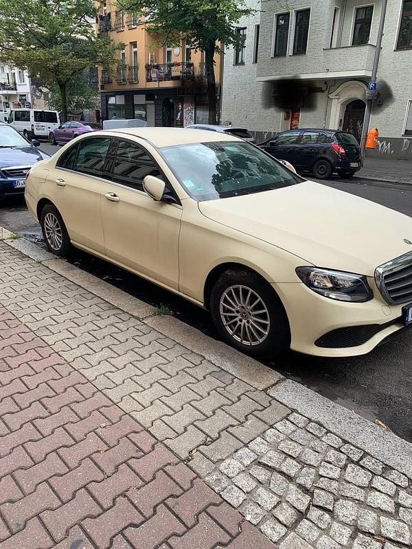 Andere farben Gebraucht 2018 Mercedes E200 Limousine | 26.500 € (Guter Preis) - Bild 1/4