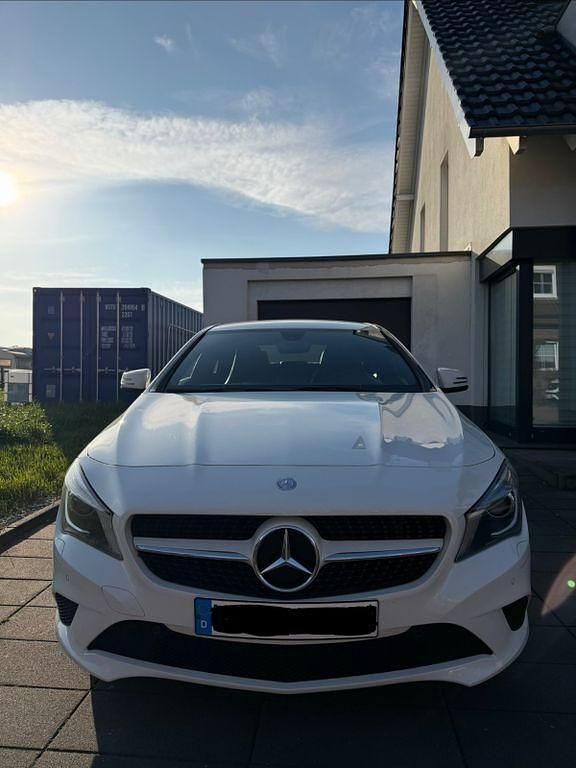 Gebraucht Mercedes CLA180 Urban 122 PS (89 kW) 2013 Weiß Limousine