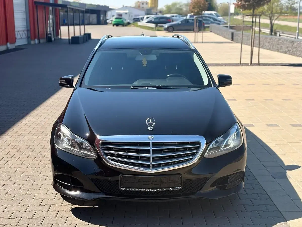 Usado Mercedes E200 136 CV (100 kW) 2016 Negro Familiar