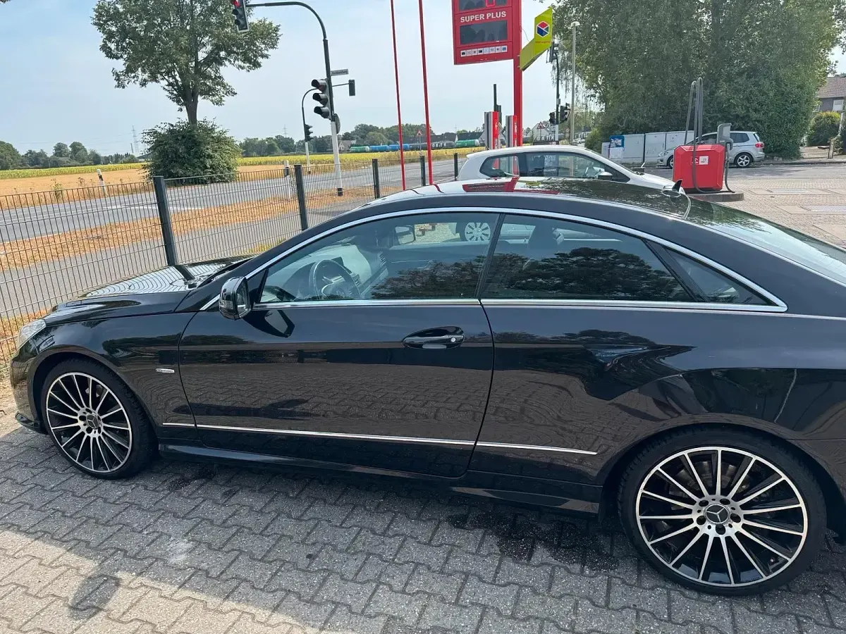 Gebraucht Mercedes E200 184 PS (135 kW) 2012 Schwarz Coupé