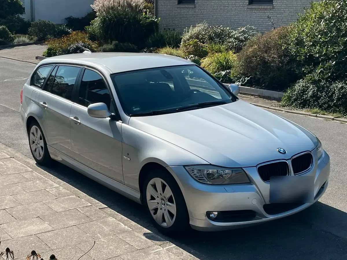 Gebraucht BMW 320 110 PS (80 kW) 2010 Silber Kombi