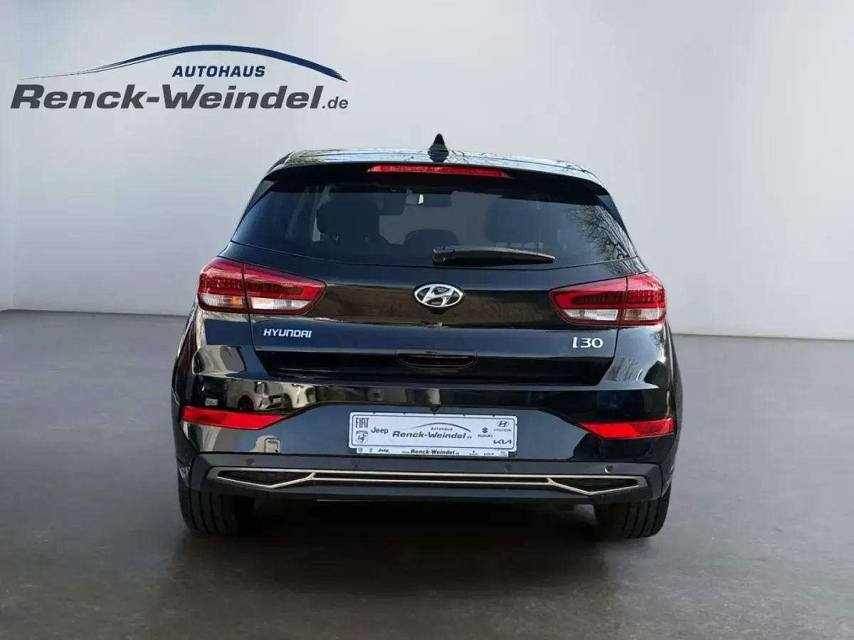 Gebraucht Hyundai i30 Edition 30+ 159 PS (116 kW) 2021 Schwarz Limousine