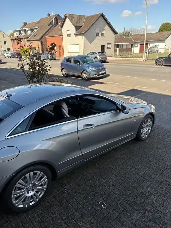 Gebraucht Mercedes E350 231 PS (169 kW) 2010 Silber Coupé