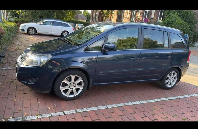 Gebraucht 2011 Opel Zafira Design Edition Van / Kleinbus | 2.900 € (Guter Preis) - Bild 1/4