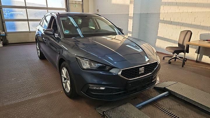 Grau Gebraucht 2024 Seat Leon Style Limousine | 23.900 € (Guter Preis) - Bild 1/4