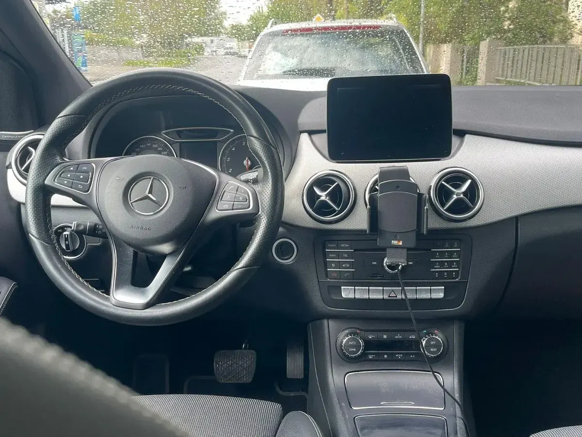 Gebraucht Mercedes B200 156 PS (114 kW) 2017 Grün Van / Kleinbus