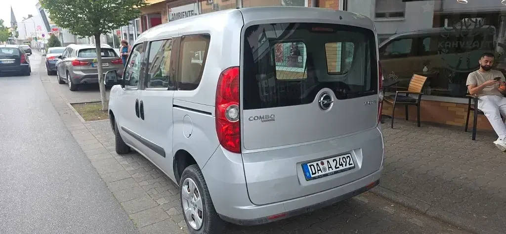 Używany Opel Combo Selection 105 KM (77 kW) 2012 Minivan