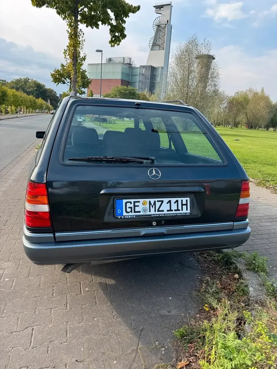 Gebraucht Mercedes E320 220 PS (161 kW) 1995 Schwarz Kombi