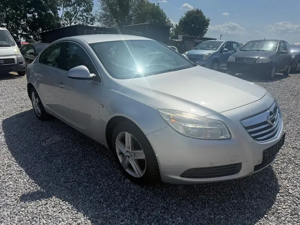 Gebraucht Opel Insignia Edition 140 PS (102 kW) 2010 Silber Limousine