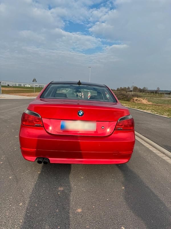 Gebraucht BMW 520 170 PS (125 kW) 2004 Rot Limousine