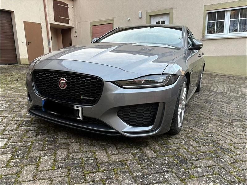 Gebraucht Jaguar XE R-Dynamic 179 PS (131 kW) 2020 Grau Limousine