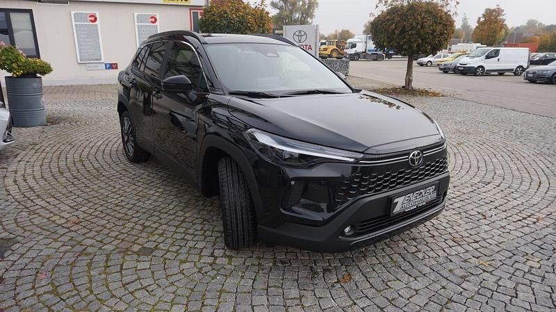 Neu Toyota Corolla Cross 178 PS (130 kW) 2025 Schwarz SUV