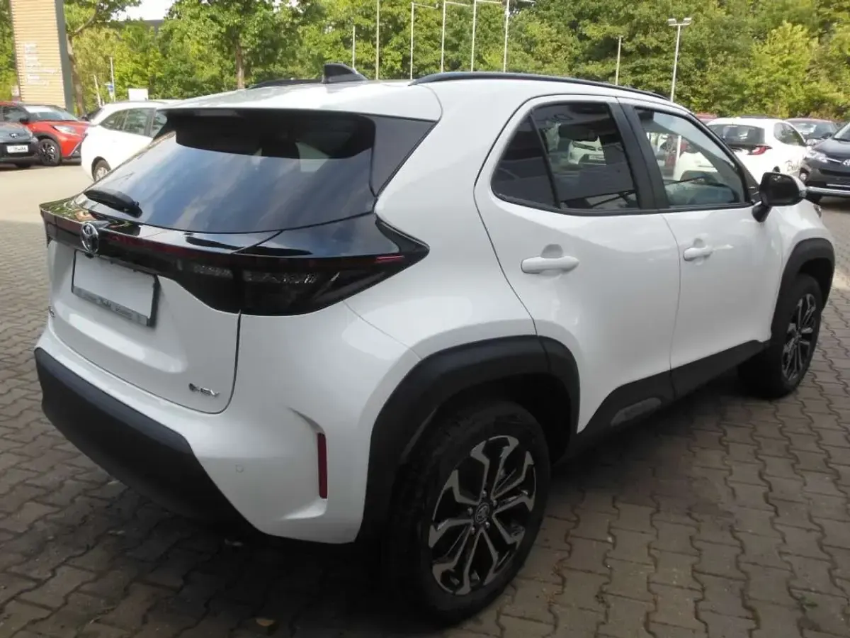 Neu Toyota Yaris Cross 131 PS (96 kW) 2025 Schneeweiß SUV