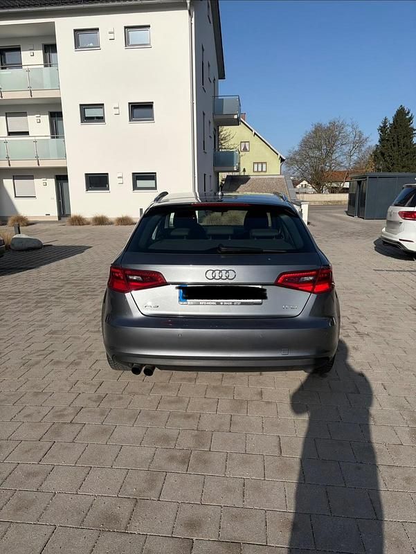 Gebraucht Audi A3 125 PS (91 kW) 2014 Grau Limousine