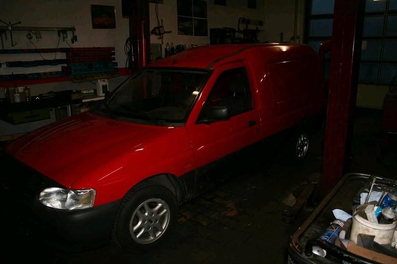 Rot Gebraucht 1996 Ford Escort Limousine | 1.800 € (Teuer) - Bild 1/4