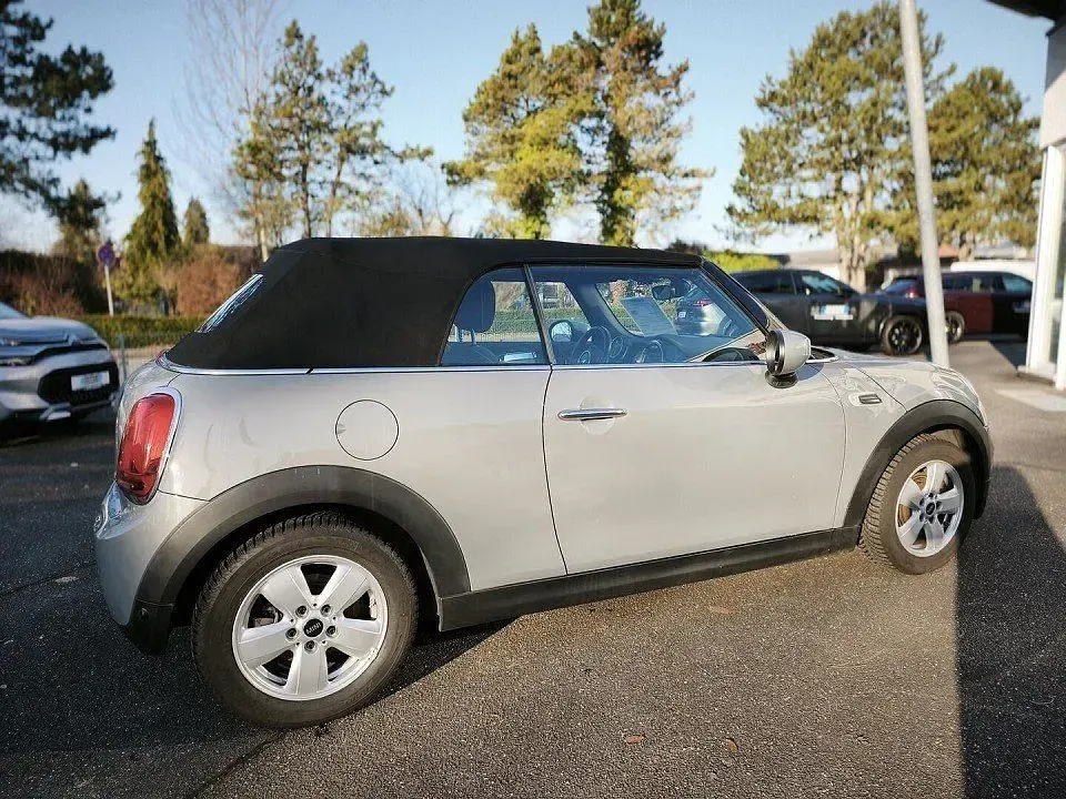 Gebraucht Mini ONE 101 PS (74 kW) 2020 Moonwalk grey (metallic) Kleinwagen