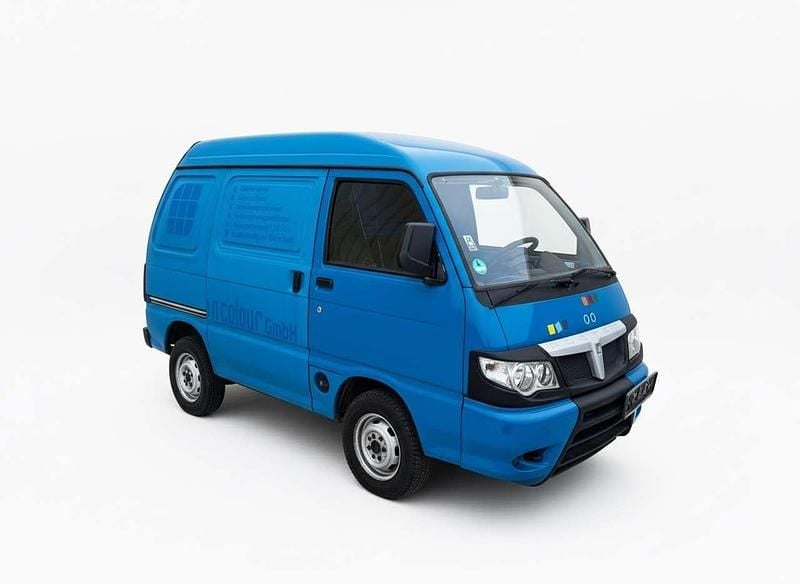 Second-hand Piaggio Porter 65 CP (47 kW) 2011 Albastru Monovolum