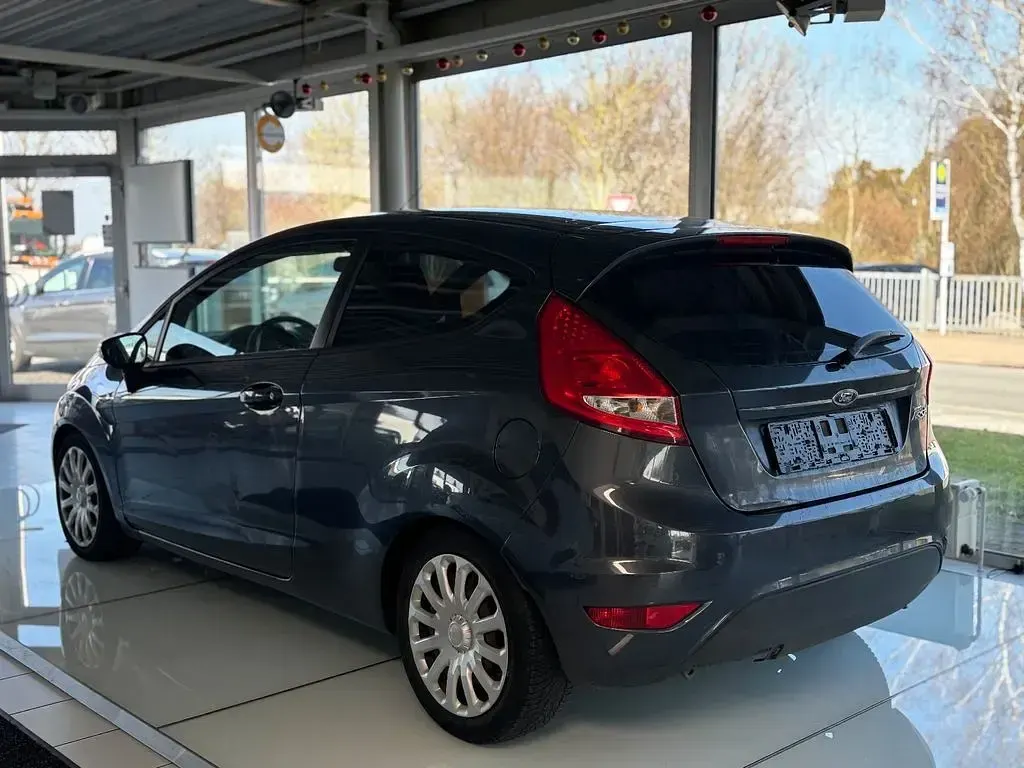 Usata Ford Fiesta Trend 82 CV (60 kW) 2009 Grigio Berlina