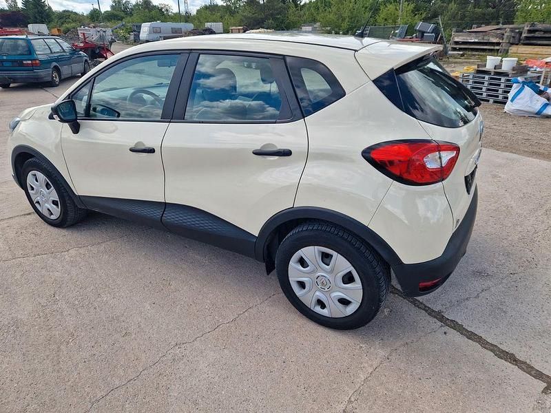 Beige Gebraucht 2013 Renault Captur SUV | 5.000 € - Bild 1/4