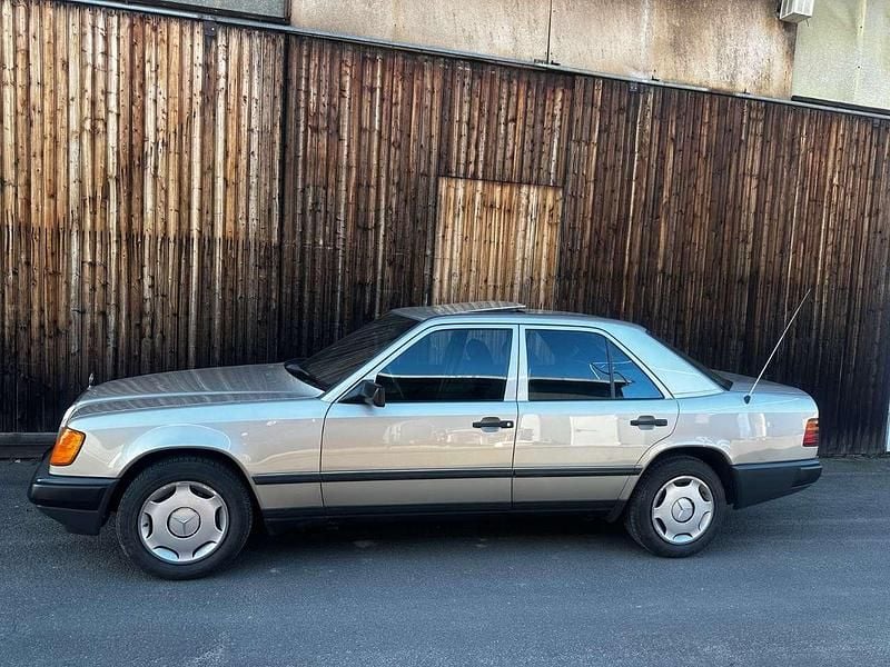 Other Gebraucht 1989 Mercedes 250 Limousine | 6.900 € - Bild 1/4