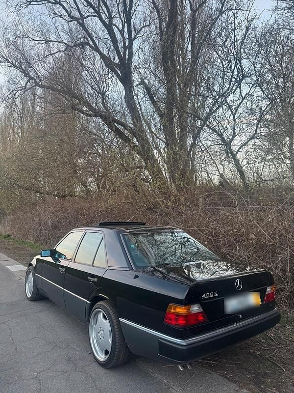 Gebraucht Mercedes E400 279 PS (205 kW) 1992 Schwarz Limousine
