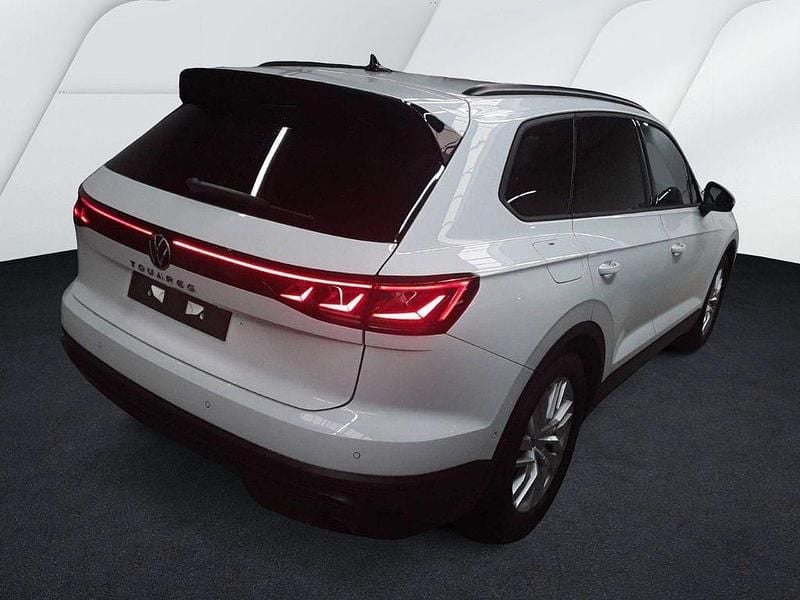 Gebraucht VW Touareg 231 PS (169 kW) 2025 Pure white SUV