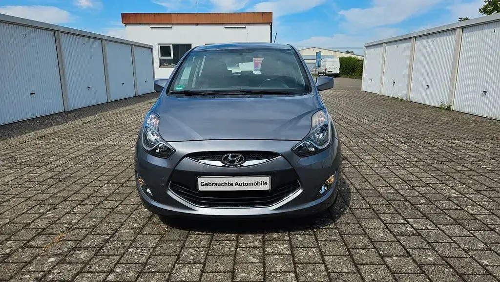 Gebraucht Hyundai ix20 Style 90 PS (66 kW) 2014 Silber Kleinwagen